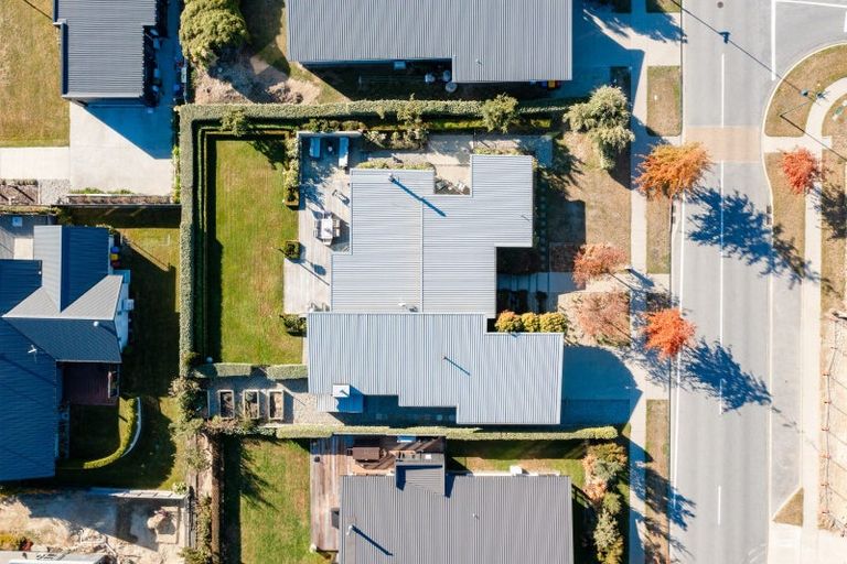 Photo of property in 27 Infinity Drive, Wanaka, 9305