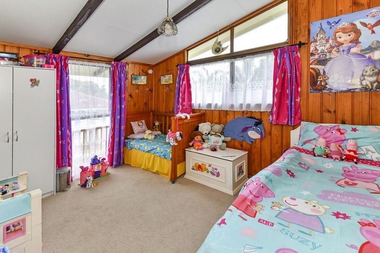 Photo of property in 28 Gibbons Road, Weymouth, Auckland, 2103