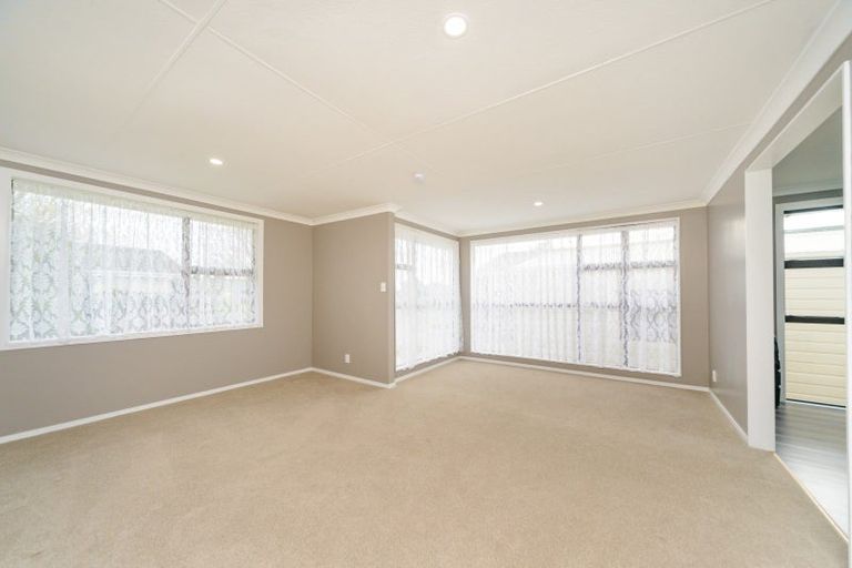 Photo of property in 8 Adams Place, Kelvin Grove, Palmerston North, 4414