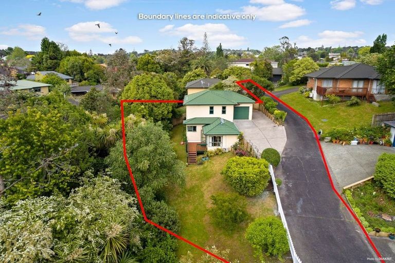 Photo of property in 15 Ryehill Close, New Lynn, Auckland, 0600
