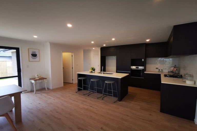 Photo of property in 12 Ropere Street, Kumeu, 0810