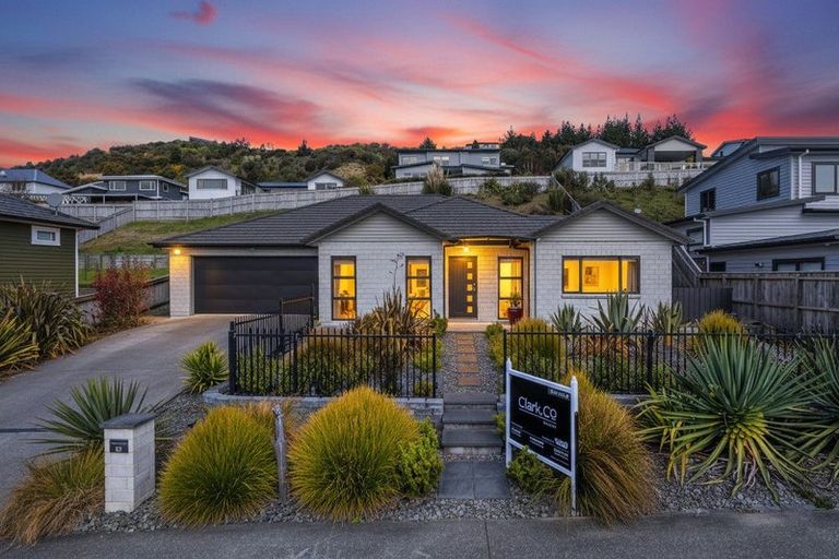 Photo of property in 13 Madeira Close, Whitby, Porirua, 5024