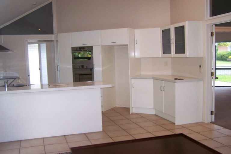 Photo of property in 42 Matterhorn Crescent, Northpark, Auckland, 2013