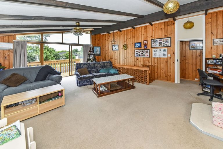 Photo of property in 28 Gibbons Road, Weymouth, Auckland, 2103