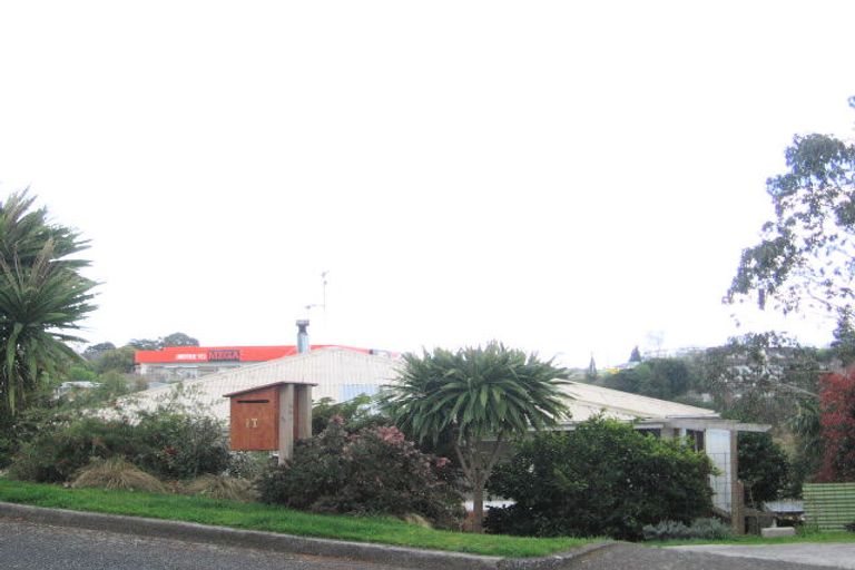 Photo of property in 17 Landview Road, Parkvale, Tauranga, 3112