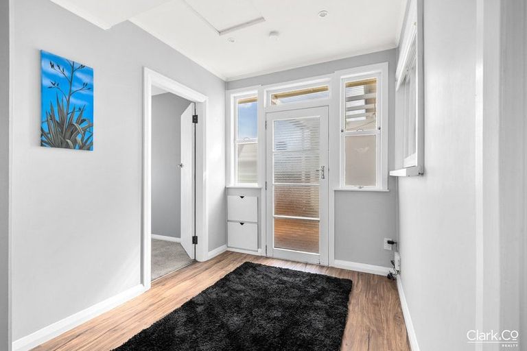 Photo of property in 29 Mana Esplanade, Paremata, Porirua, 5026