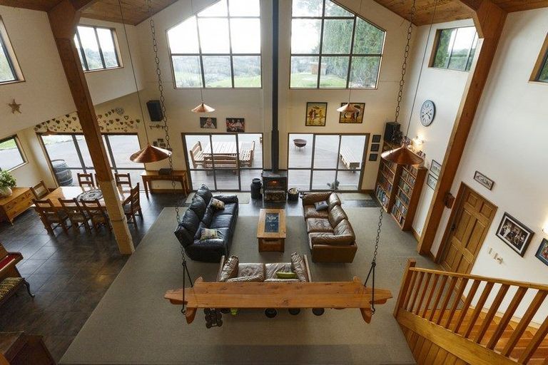 Photo of property in 60 Waicola Drive, Fitzherbert, Palmerston North, 4471