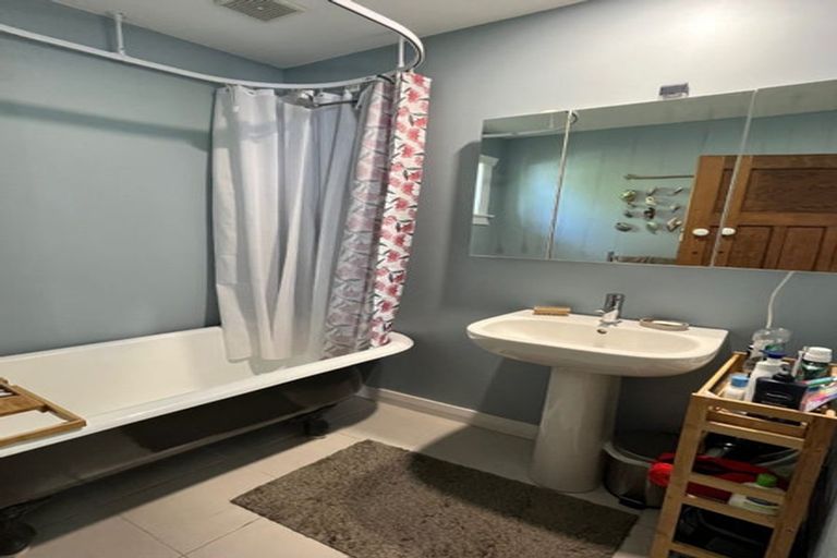 Photo of property in 22 St Michaels Avenue, Point Chevalier, Auckland, 1022