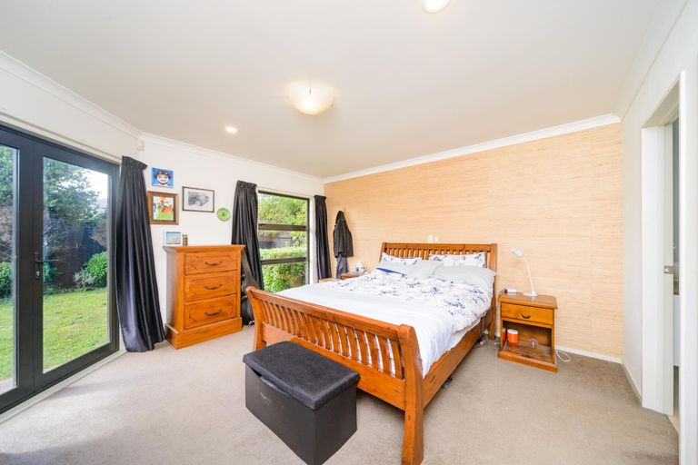 Photo of property in 16 Sorrento Place, Kelvin Grove, Palmerston North, 4414