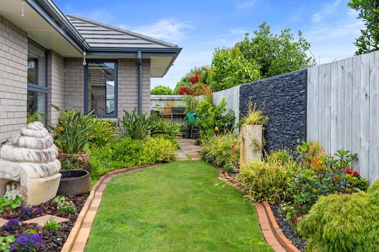 Photo of property in 27 Leet Crescent, Papamoa Beach, Papamoa, 3118