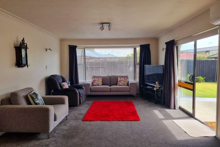 Photo of property in 2/5 Gibbs Place, Halswell, Christchurch, 8025