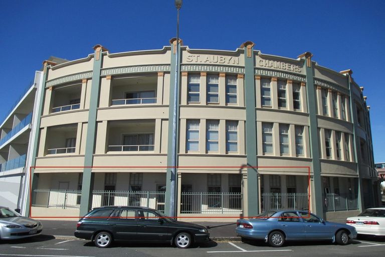 Photo of property in 1 Queen Street, New Plymouth, 4310