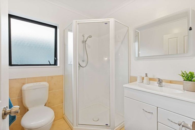 Photo of property in 9 Ambassador Glade, Orewa, 0931