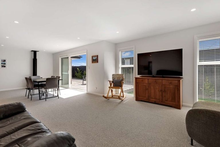 Photo of property in 1 Corsica Court, Fitzherbert, Palmerston North, 4410
