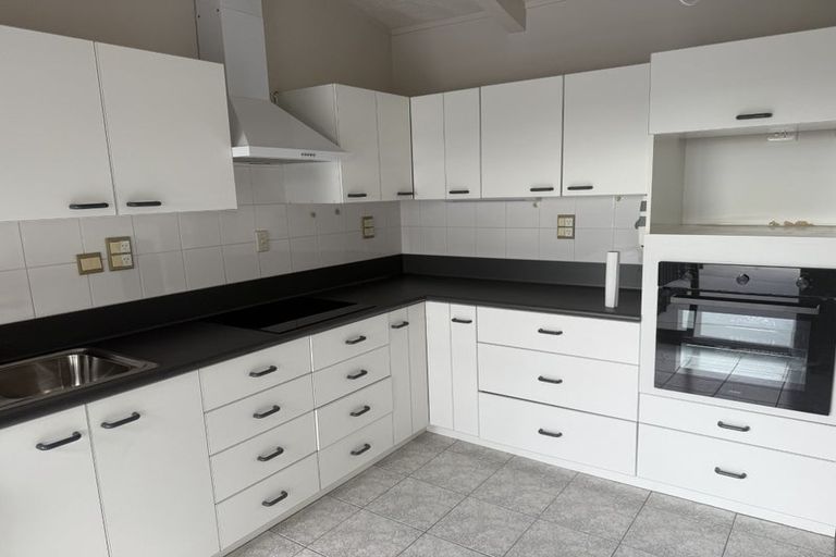 Photo of property in 20 Widmore Drive, Massey, Auckland, 0614