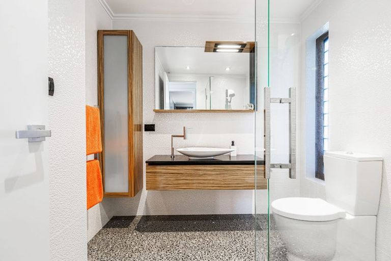 Photo of property in 3 Mansion Court, West Harbour, Auckland, 0618