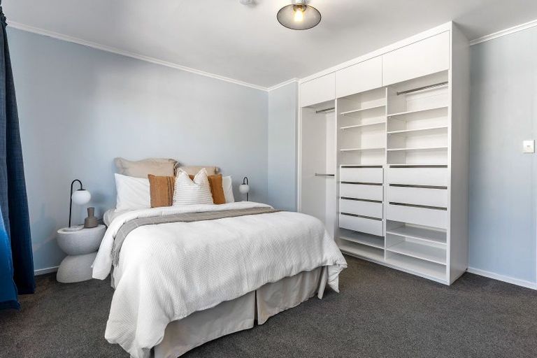 Photo of property in 32 Brooker Grove, Newlands, Wellington, 6037