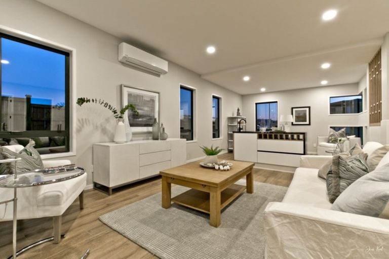 Photo of property in 21 Longshore Drive, Long Bay, Auckland, 0630