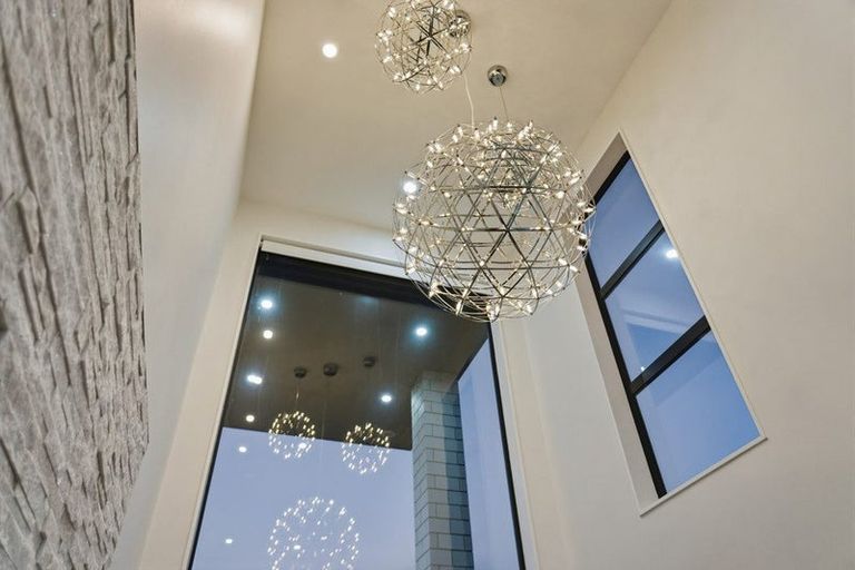 Photo of property in 7d Babich Road, Henderson Valley, Auckland, 0614