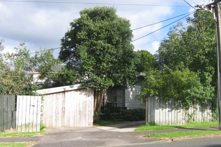 Photo of property in 192 Waimumu Road, Massey, Auckland, 0614