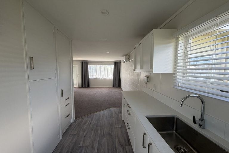 Photo of property in 2/27 Roberts Road, Te Atatu South, Auckland, 0610