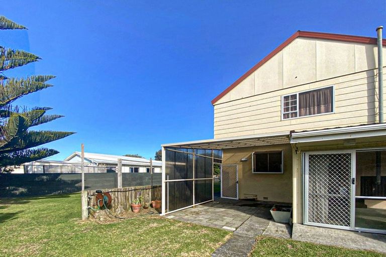 Photo of property in 156 Karaka Street, Castlecliff, Whanganui, 4501