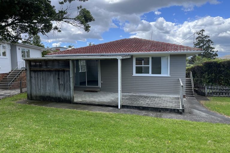 Photo of property in 79 La Rosa Street, Green Bay, Auckland, 0604