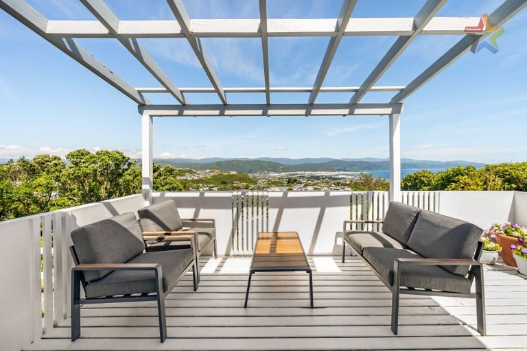 Photo of property in 35 Acacia Avenue, Maungaraki, Lower Hutt, 5010