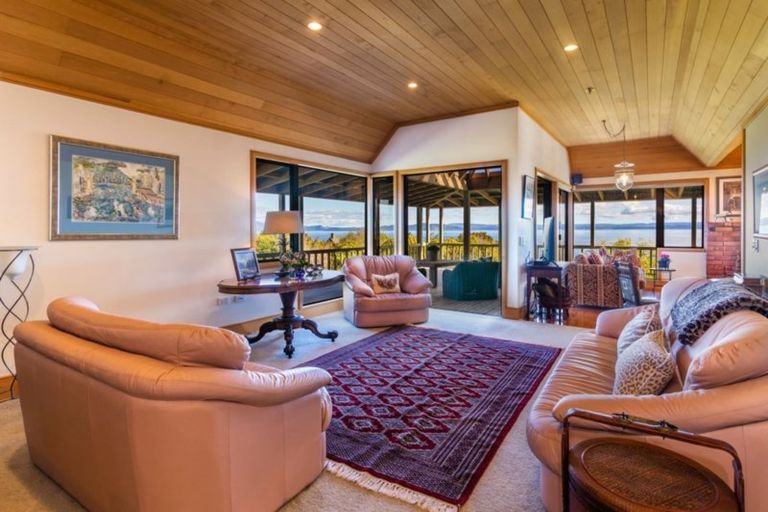 Photo of property in 18 Whakamoenga Point, Acacia Bay, Taupo, 3385