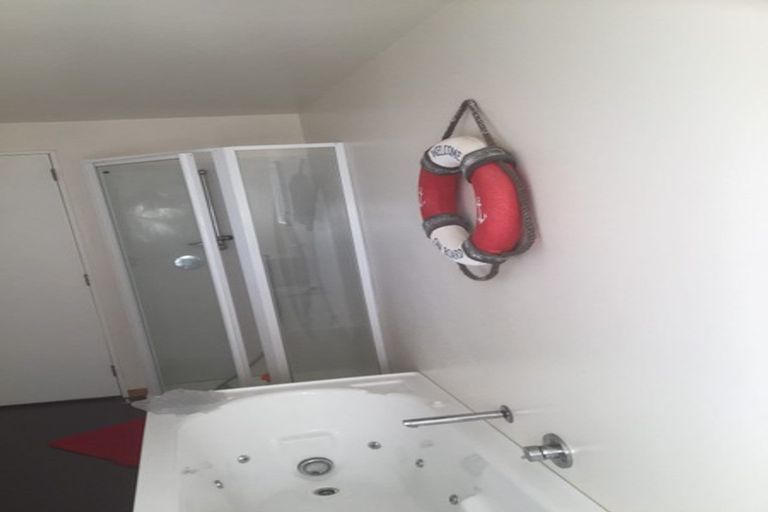 Photo of property in 17 Selleck Street, Mount Pleasant, Christchurch, 8081