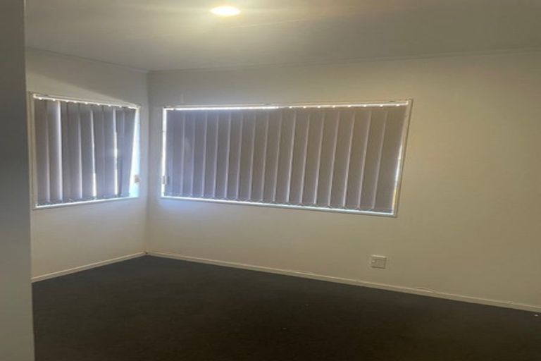Photo of property in 2/24 Janese Place, Weymouth, Auckland, 2103