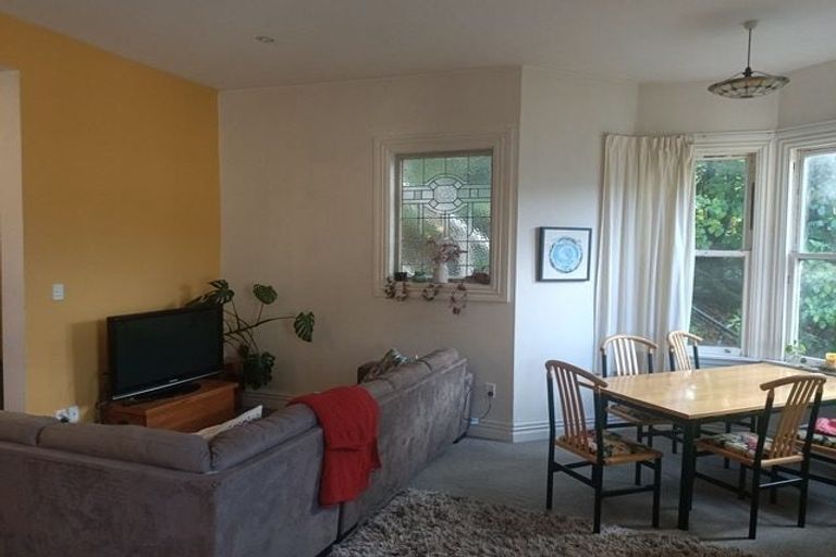 Photo of property in 56 Kelburn Parade, Kelburn, Wellington, 6012