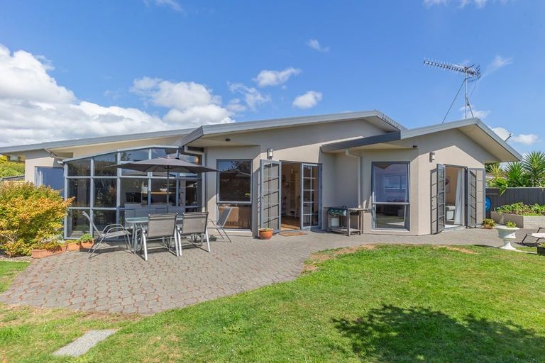 Photo of property in 17 Avon Street, Levin, 5510