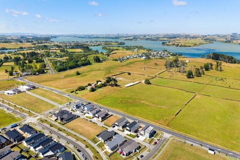 Photo of property in 17 Uatoto Road, Clarks Beach, 2122