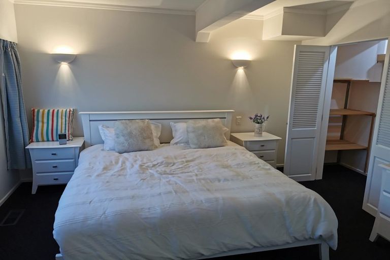 Photo of property in 15 Inverell Way, Seatoun, Wellington, 6022