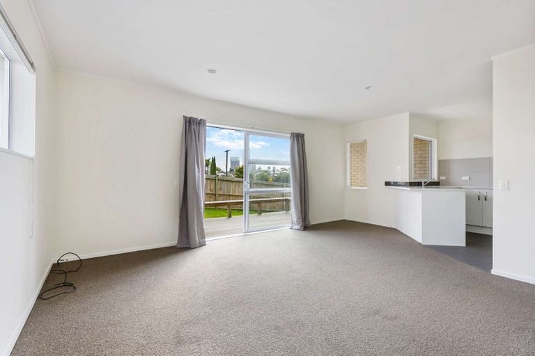 Photo of property in 2/40 Hart Road, Hauraki, Auckland, 0622