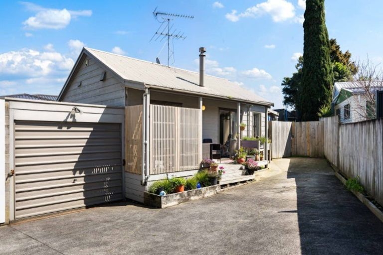Photo of property in 4b Fernleigh Avenue, Waiuku, 2123