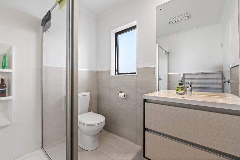 Photo of property in 22 William Wallbank Crescent, Swanson, Auckland, 0614