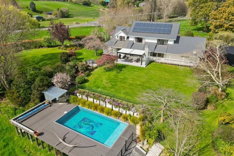Photo of property in 2 Lees Pakaraka Road, Te Ore Ore, Masterton, 5886