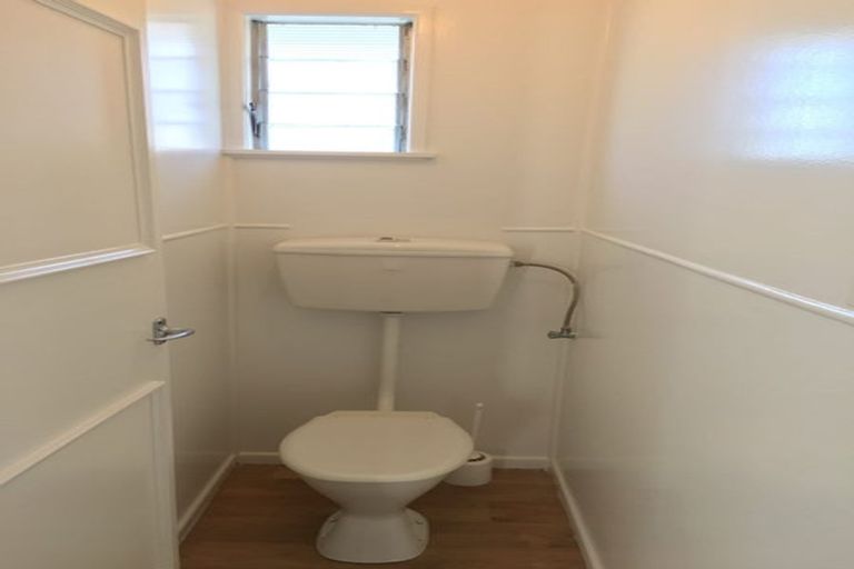 Photo of property in 16 Linley Place, Hillcrest, Auckland, 0627