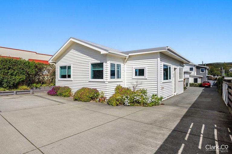 Photo of property in 29 Mana Esplanade, Paremata, Porirua, 5026