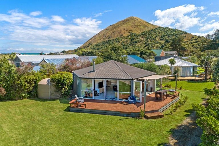 Photo of property in 86 Fortescue Street, Mahia, 4198