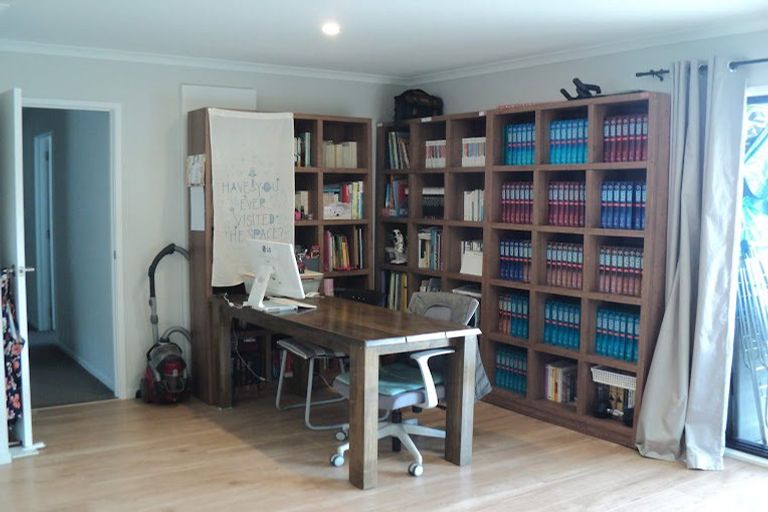 Photo of property in 8a Diosma Place, Botany Downs, Auckland, 2010