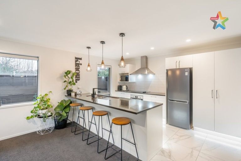 Photo of property in 2 Mooring Close, Whitby, Porirua, 5024