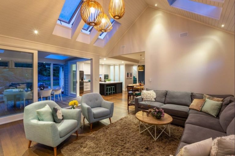 Photo of property in 2 Chenery Road, Red Beach, 0932