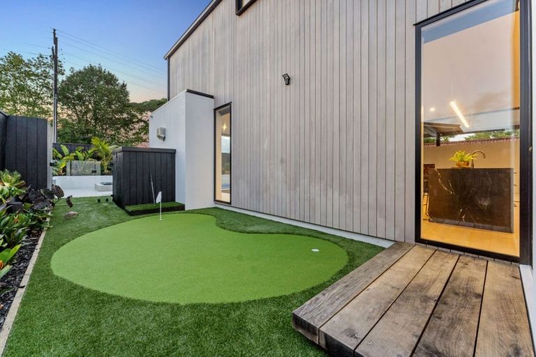 Photo of property in 17a Roland Road, Greenhithe, Auckland, 0632