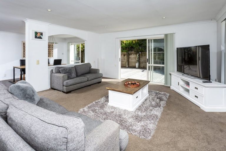 Photo of property in 9 Falstone Lane, Browns Bay, Auckland, 0630