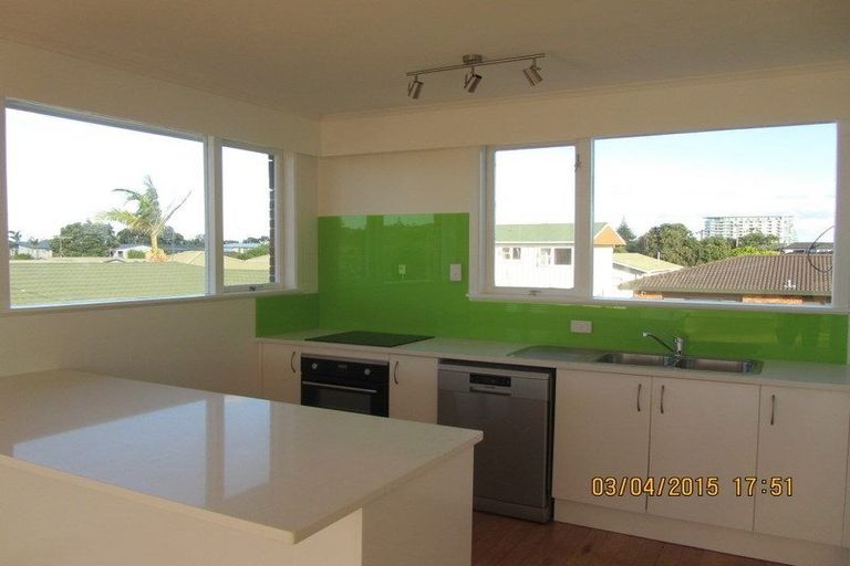 Photo of property in 12a West Hoe Road, Orewa, 0931