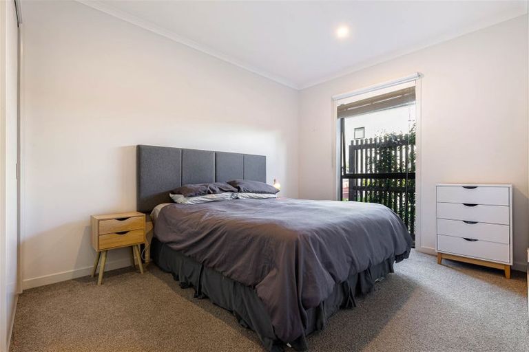 Photo of property in 2/3 Genevieve Lane, Hobsonville, Auckland, 0616