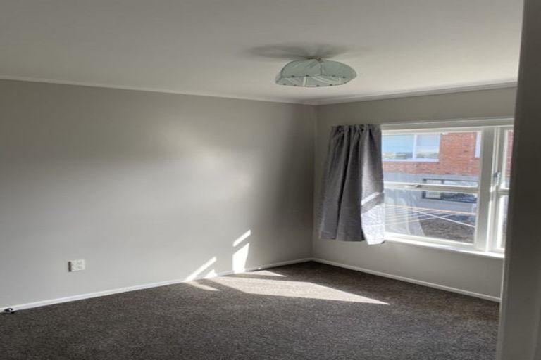 Photo of property in 2/23 Dallinghoe Crescent, Milford, Auckland, 0620